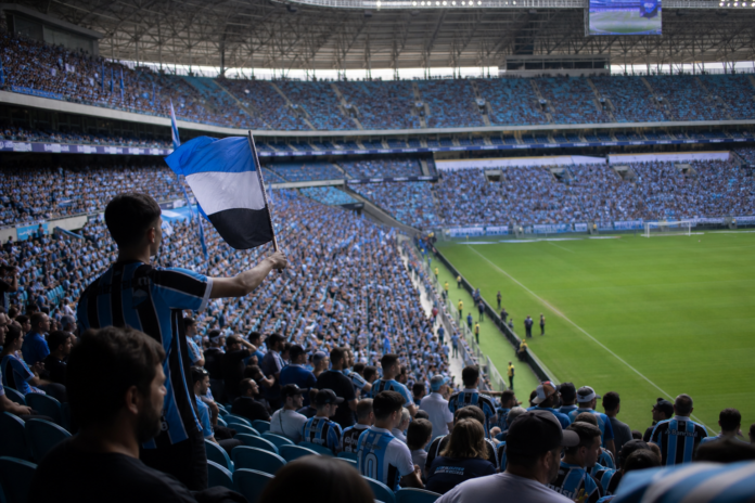 Grêmio bate Inter por 3 a 1 e avança à semifinal da Copa do Brasil