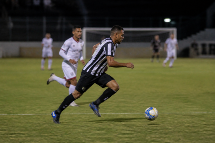 Londrina estreia jogador surpresa na defesa da Série B sem ter anunciado