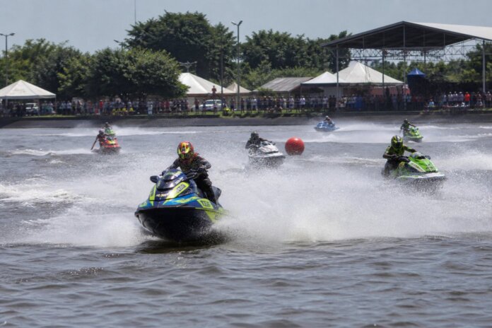 Castro sedia etapa do Brasileiro de Jet Ski com três dias de provas no Rio Iapó