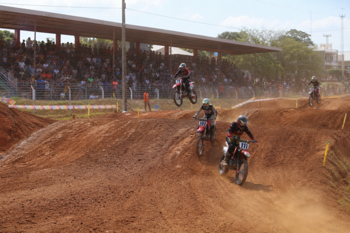 Paranavaí recebe 10 mil pessoas no Sul-Brasileiro de Motocross