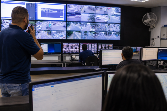 Escola de São José dos Pinhais visita Guarda Municipal e conhece tecnologia de monitoramento