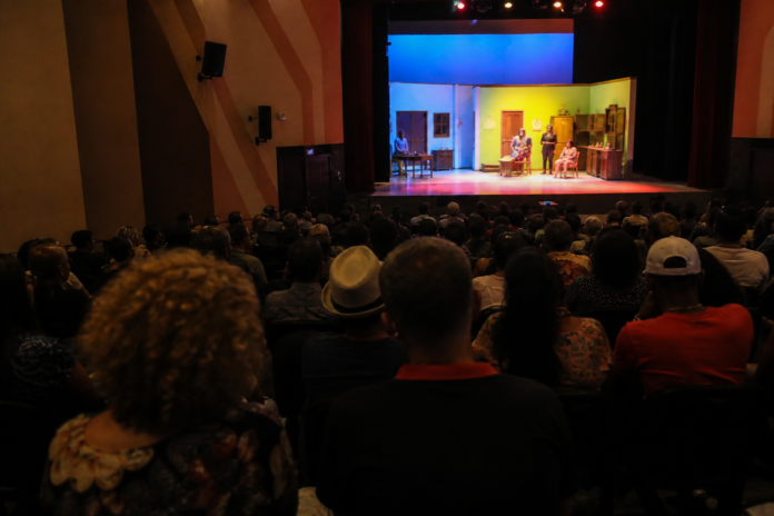 Maringá tem shows, peças gratuitas e festival gastronômico neste fim de semana