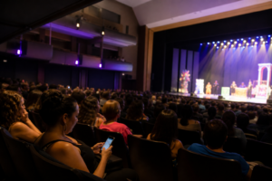 Orquestra e coral da UTFPR fazem concerto beneficente no Cine Teatro Fênix