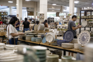Feira da Louça de Campo Largo abre com 78 expositores e peças a partir de R$ 5,90