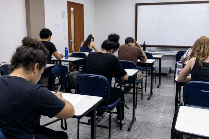 UEPG abre 235 vagas em especialização gratuita: inscrições encerram hoje