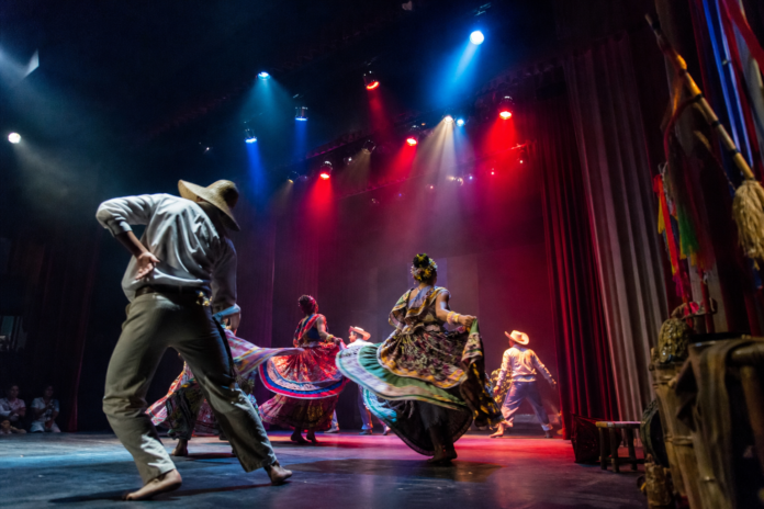 Rafain Churrascaria Show abre audição para bailarinos, show ganha nova direção artística