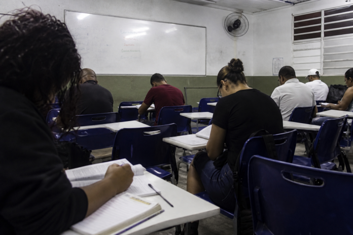 Maringá abre 100 vagas em cursinho gratuito para preparação de vestibular e Enem