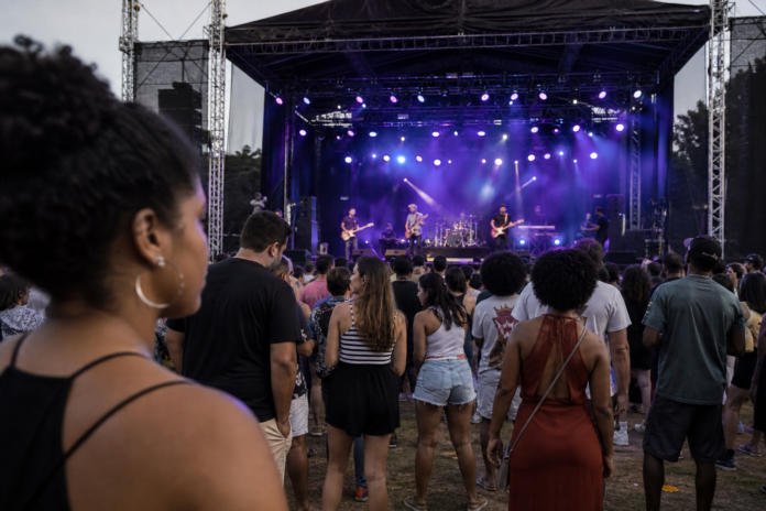 Foo Fighters no Rock in Rio: show revigorado com novo baterista marca primeiro dia do festival