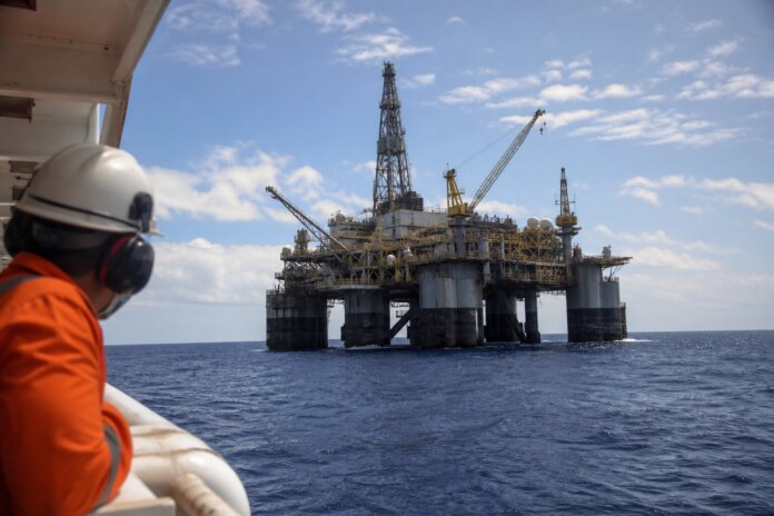 Ibama autoriza três novos poços de petróleo na costa do Amapá