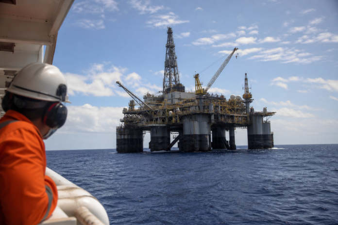 Ibama autoriza três novos poços de petróleo na costa do Amapá