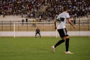 Mycael toma lugar de Santos no gol do Athletico contra o Cruzeiro