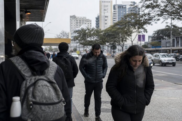 Curitiba tem sensação térmica de 0°C na segunda de feriado