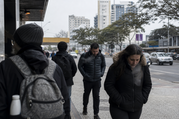 Curitiba tem sensação térmica de 0°C na segunda de feriado