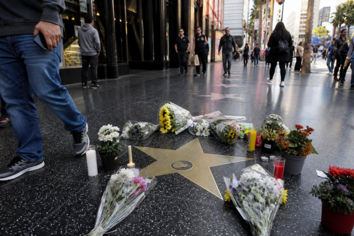Estrela de Dolly Parton em Hollywood é restaurada após vandalismo