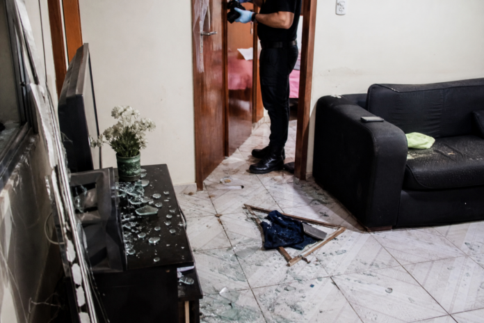 Homem invade casa em Toledo, furta R$ 200 e é preso após se trancar no quarto