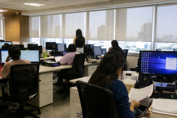 Saúde mental no trabalho: 5 mudanças que as empresas precisam fazer agora