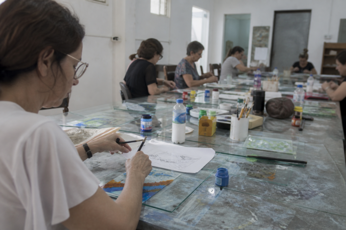 Campo Largo abre inscrições para oficina gratuita de pintura em vidro