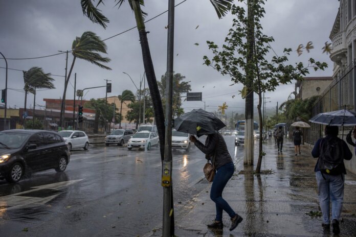 Curitiba em alerta amarelo para tempestade com ventos de até 60 km/h nesta sexta