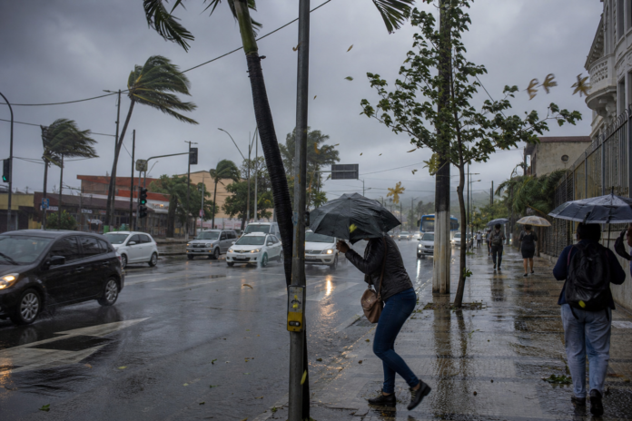 Curitiba em alerta amarelo para tempestade com ventos de até 60 km/h nesta sexta