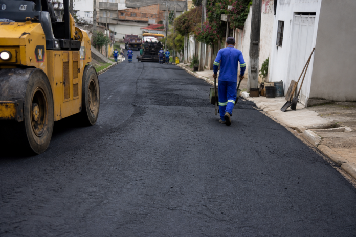 Jardim Ouro Verde recebe asfalto novo em 23 ruas de Ponta Grossa