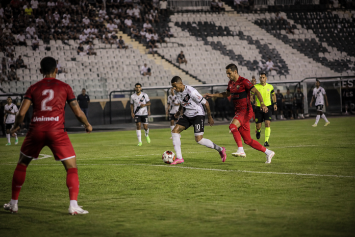 Vitória e Grêmio fecham rodada do Brasileirão nesta segunda