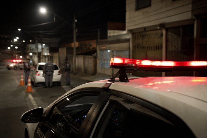 Casal é preso por tráfico de drogas em Araucária após perseguição