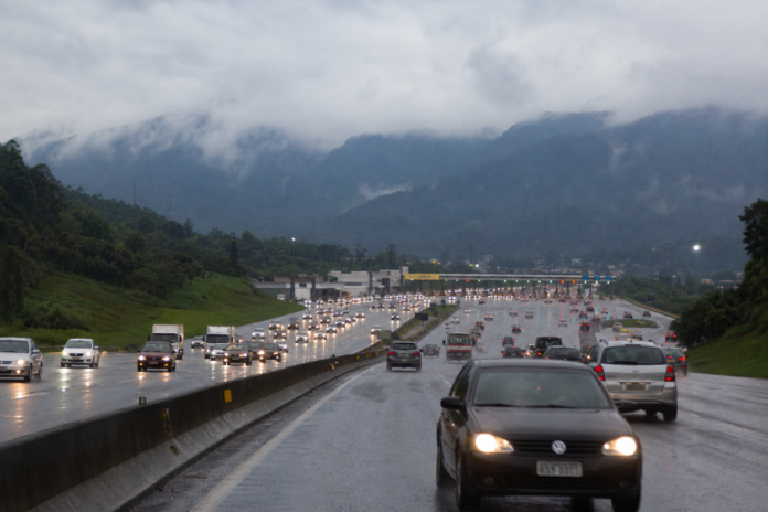 BR-277 e BR-376 têm alta de fluxo no retorno do feriado de 7 de Setembro