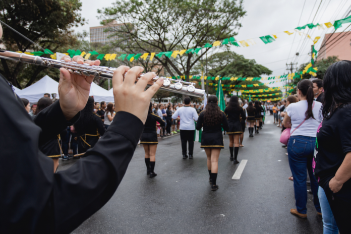 Guaíra celebra Independência com desfile cívico na Avenida Mate Laranjeira