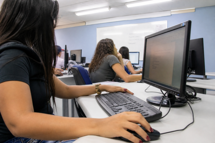 Araucária abre inscrições para curso gratuito de Robótica e Inteligência Artificial