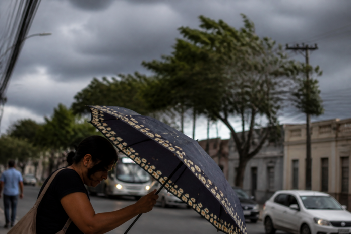 Ponta Grossa está em alerta de tempestade nesta quarta com ventos de até 60 km/h
