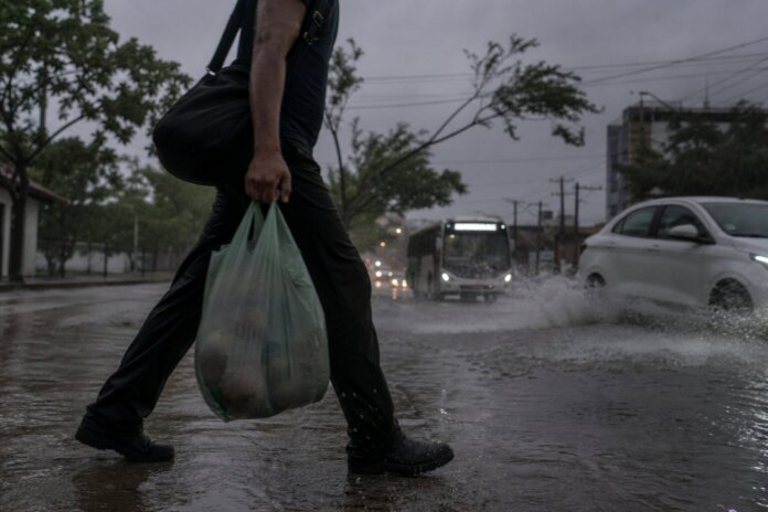Paraná enfrenta sequência de temporais até sábado, regiões Oeste e Noroeste são as mais afetadas