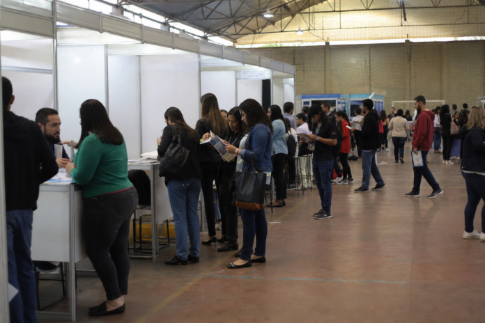Londrina oferece 1,3 mil vagas de emprego em 47 empresas no Moringão