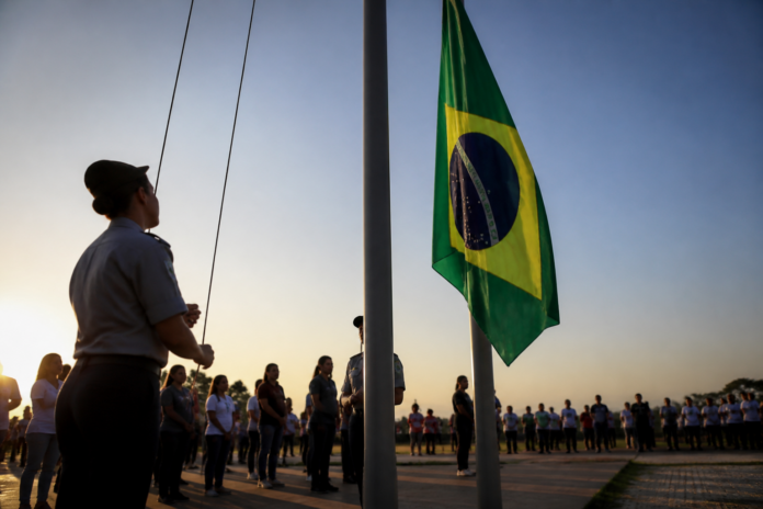 Ibiporã encerra Semana Cívica com cerimônia na Praça Pio XII