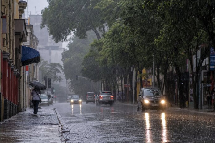 Paraná enfrenta temporais esta semana, Londrina pode ter até 164 mm de chuva