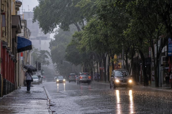 Paraná enfrenta temporais esta semana, Londrina pode ter até 164 mm de chuva