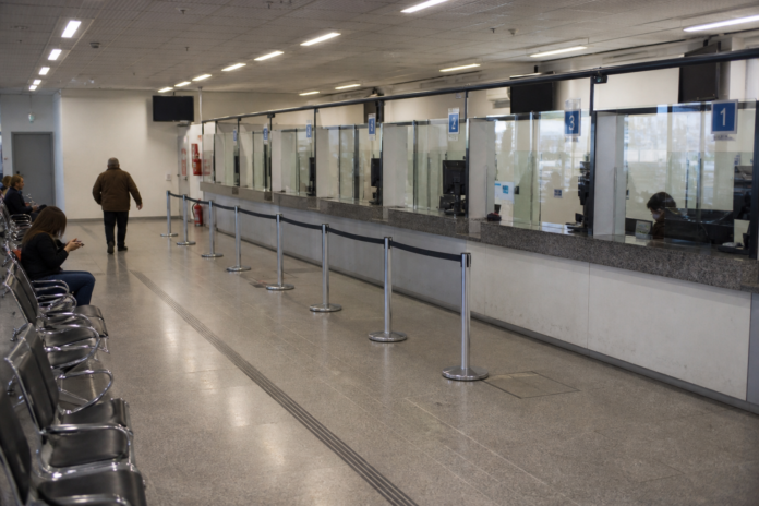 Detran de Perobal fecha sem prazo para reabertura, atendimento passa para Umuarama