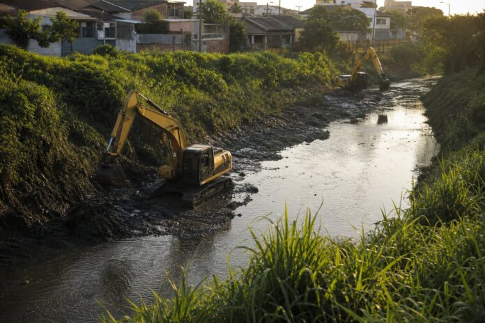 Guarapuava inicia limpeza do Arroio São Cristóvão antes das chuvas fortes