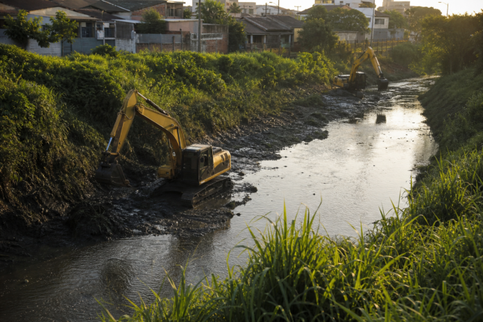 Guarapuava inicia limpeza do Arroio São Cristóvão antes das chuvas fortes