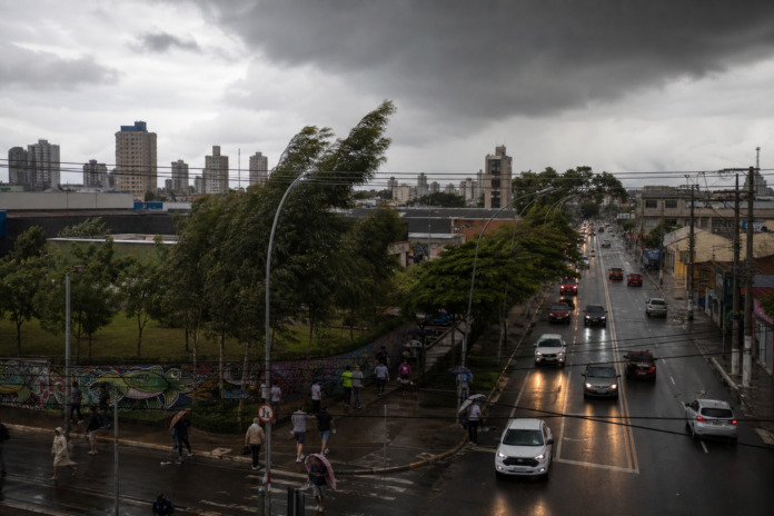 Paraná inteiro sob alerta de tempestade nesta quarta