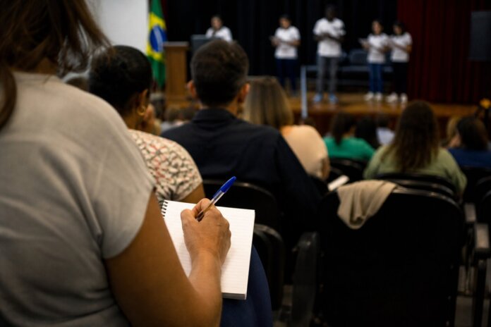 UNIPAR homenageia diretores de 21 municípios pelo 1º lugar do Paraná no IDEB 2025
