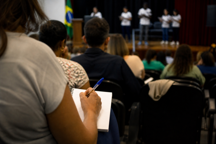 UNIPAR homenageia diretores de 21 municípios pelo 1º lugar do Paraná no IDEB 2025