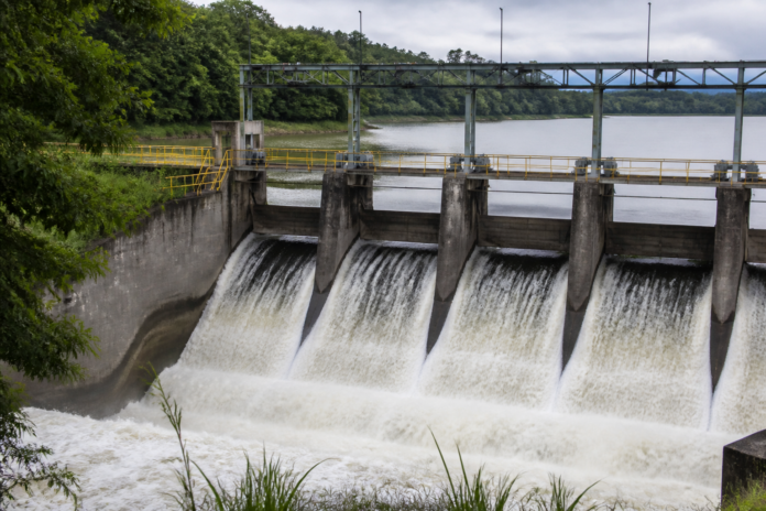 Prudentópolis abre comportas do lago para evitar enchentes, região norte pode receber até 193 mm de chuva