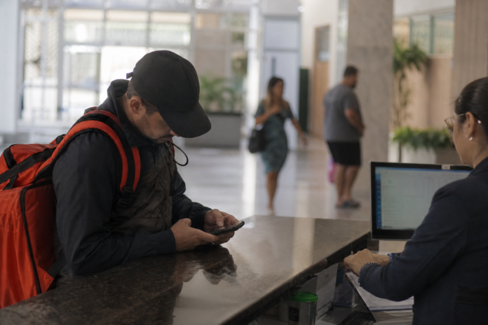 Em Ponta Grossa, 74,6% dos moradores rejeitam lei que proíbe entrega na porta
