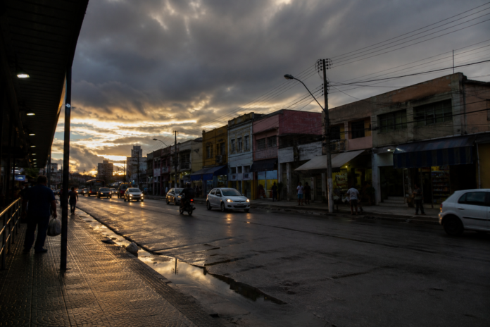 Maringá enfrenta mais de 120 milímetros de chuva, risco de tempestades até terça