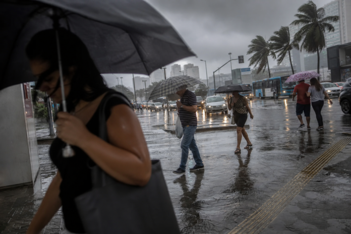 Ponta Grossa tem chuva até sexta com rajadas de vento até 79 km/h