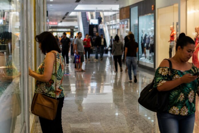 Shopping Curitiba completa 30 anos com novas lojas e promoções até fim de setembro