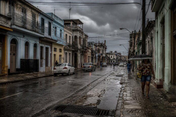 Paraná em alerta para tempestades, chuva pode passar de 300 mm até sábado
