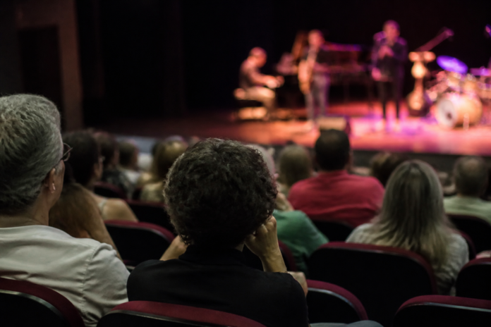 Simone apresenta novo show em Curitiba no Teatro Guaíra em setembro
