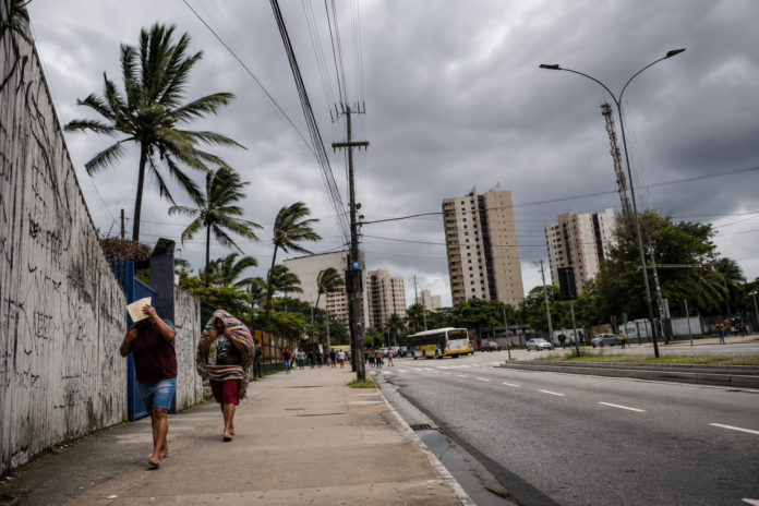Umuarama em alerta máximo para tempestade nesta quinta-feira, ventos podem passar de 100 km/h