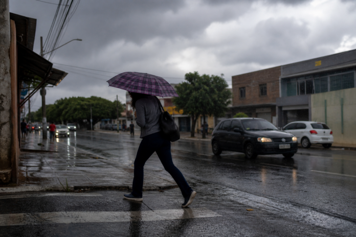 Foz do Iguaçu tem alerta vermelho de tempestade até quinta-feira